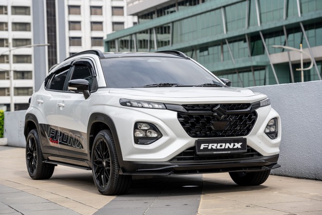Suzuki Fronx th&ecirc;m phi&ecirc;n bản thể thao ở gần Việt Nam: Tăng k&iacute;ch cỡ m&acirc;m, bodykit hầm hố, trang bị g&oacute;i ADAS khiến kh&aacute;ch Việt m&ecirc; mẩn- Ảnh 1.