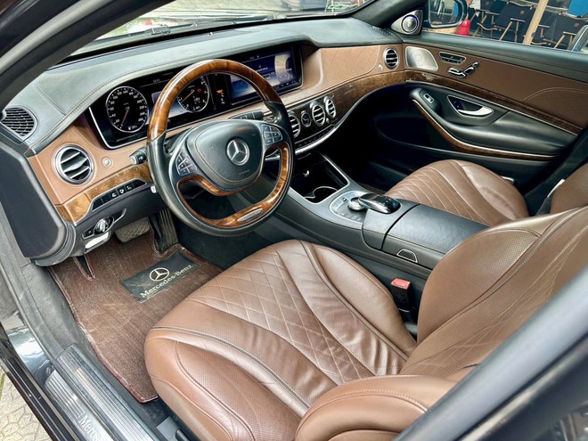 Từng c&oacute; gi&aacute; gần 7 tỷ, chiếc Mercedes S 500 n&agrave;y giờ chỉ đắt ngang Camry: Bảo dưỡng gần nhất đắt hơn cả SH, trang bị kh&ocirc;ng k&eacute;m cạnh xe ng&agrave;y nay- Ảnh 3.