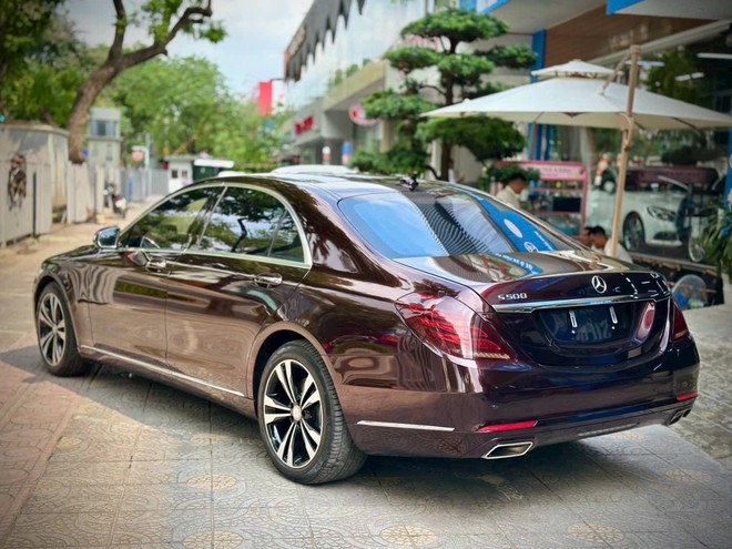 Từng c&oacute; gi&aacute; gần 7 tỷ, chiếc Mercedes S 500 n&agrave;y giờ chỉ đắt ngang Camry: Bảo dưỡng gần nhất đắt hơn cả SH, trang bị kh&ocirc;ng k&eacute;m cạnh xe ng&agrave;y nay- Ảnh 2.
