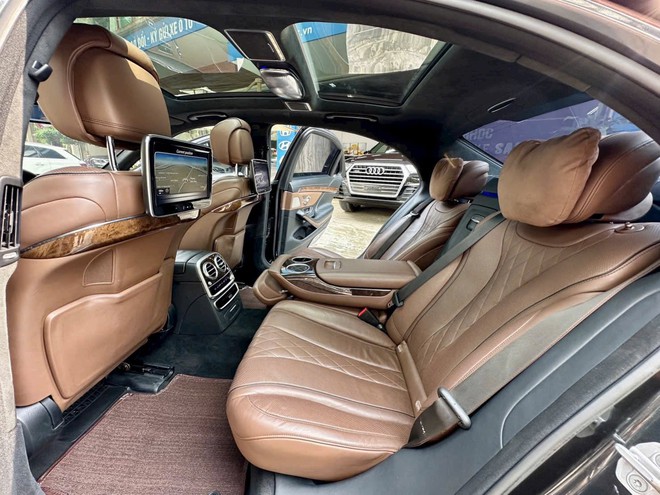 Từng c&oacute; gi&aacute; gần 7 tỷ, chiếc Mercedes S 500 n&agrave;y giờ chỉ đắt ngang Camry: Bảo dưỡng gần nhất đắt hơn cả SH, trang bị kh&ocirc;ng k&eacute;m cạnh xe ng&agrave;y nay- Ảnh 8.