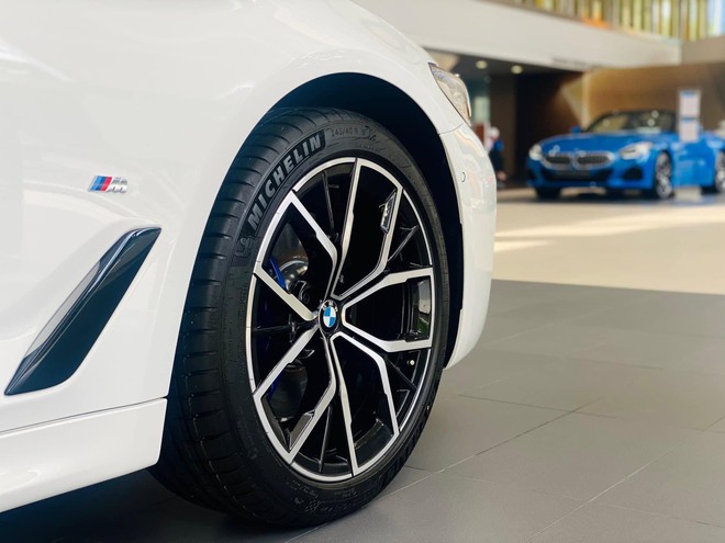 BMW 5 Series dọn kho giảm gi&aacute; mạnh tại đại l&yacute;: Bản 'full' dưới 2 tỷ đồng, rẻ hơn ban đầu 1,3 tỷ nhưng phải đ&aacute;nh đổi một đời- Ảnh 6.
