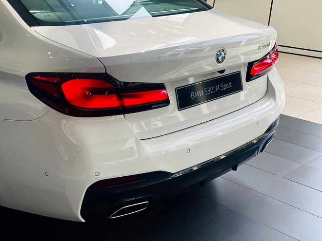 BMW 5 Series dọn kho giảm gi&aacute; mạnh tại đại l&yacute;: Bản 'full' dưới 2 tỷ đồng, rẻ hơn ban đầu 1,3 tỷ nhưng phải đ&aacute;nh đổi một đời- Ảnh 5.