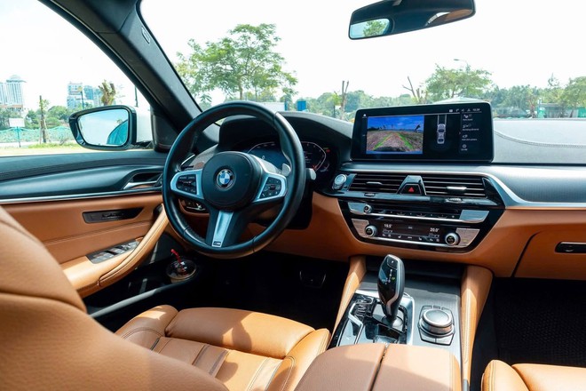 BMW 5 Series dọn kho giảm gi&aacute; mạnh tại đại l&yacute;: Bản 'full' dưới 2 tỷ đồng, rẻ hơn ban đầu 1,3 tỷ nhưng phải đ&aacute;nh đổi một đời- Ảnh 7.