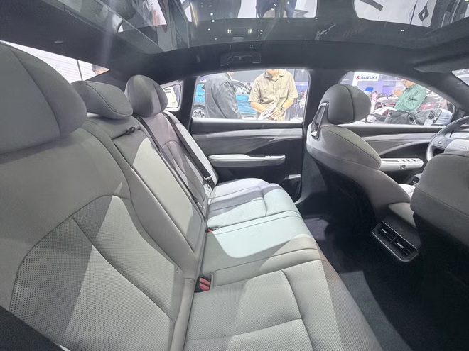 Nissan Primera - Bản thương mại của N7 từng về Việt Nam ra mắt ĐN&Aacute;: C&ugrave;ng cỡ Camry, chạy 500km/sạc- Ảnh 9.