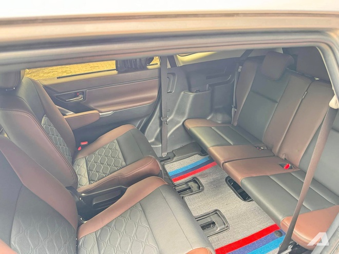Chủ xe Toyota Innova Cross tự làm ghế cơ trưởng xoay 180 độ: Tốn 3 triệu đồng, mất 2 ngày thiết kế và thi công, trông như limousine cỡ nhỏ- Ảnh 1. Chủ xe Toyota Innova Cross tự làm ghế cơ trưởng xoay 180 độ: Tốn 3 triệu đồng, mất 2 ngày thiết kế và thi công, trông như limousine cỡ nhỏ- Ảnh 1.