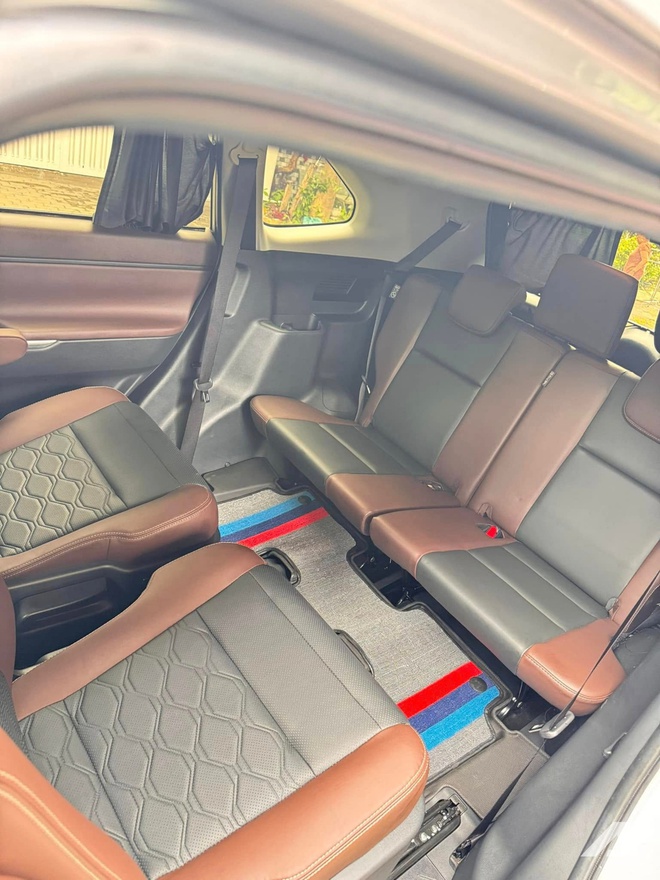 Chủ xe Toyota Innova Cross tự làm ghế cơ trưởng xoay 180 độ: Tốn 3 triệu đồng, mất 2 ngày thiết kế và thi công, trông như limousine cỡ nhỏ- Ảnh 2. Chủ xe Toyota Innova Cross tự làm ghế cơ trưởng xoay 180 độ: Tốn 3 triệu đồng, mất 2 ngày thiết kế và thi công, trông như limousine cỡ nhỏ- Ảnh 2.