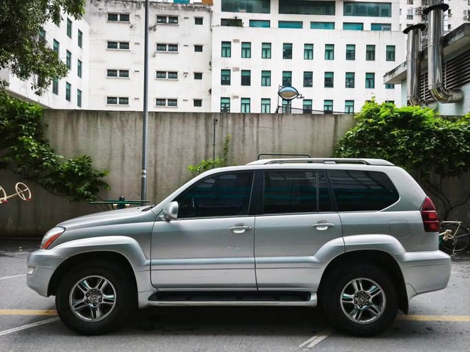 Từng mất hơn 150 c&acirc;y v&agrave;ng để mua, chiếc Lexus GX n&agrave;y giờ đ&acirc;y b&aacute;n lại rẻ hơn xe hạng A: D&ugrave;ng m&aacute;y V8, nội thất ốp gỗ - Ảnh 5.
