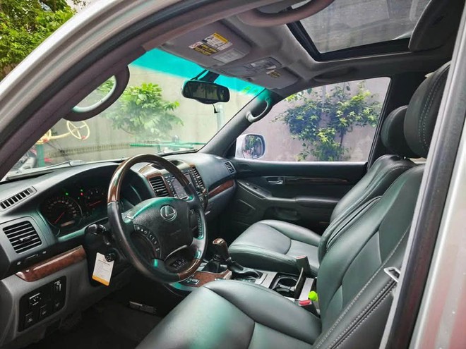 Từng mất hơn 150 c&acirc;y v&agrave;ng để mua, chiếc Lexus GX n&agrave;y giờ đ&acirc;y b&aacute;n lại rẻ hơn xe hạng A: D&ugrave;ng m&aacute;y V8, nội thất ốp gỗ - Ảnh 6.