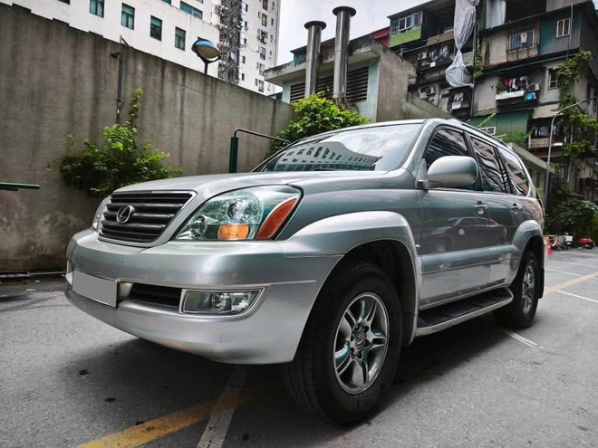 Từng mất hơn 150 c&acirc;y v&agrave;ng để mua, chiếc Lexus GX n&agrave;y giờ đ&acirc;y b&aacute;n lại rẻ hơn xe hạng A: D&ugrave;ng m&aacute;y V8, nội thất ốp gỗ - Ảnh 1.