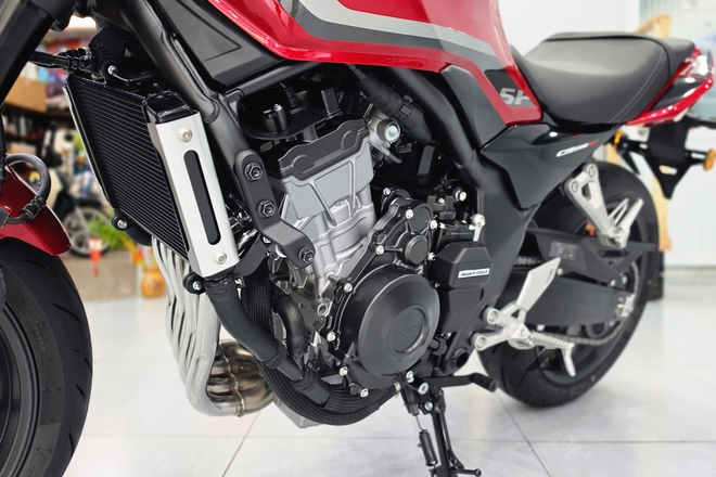 Hàng hiếm Honda CB500 Super Four về Việt Nam: 'Cháy' hàng trước khi mở bán, chạy phố như xe tay ga với công nghệ ly hợp điện tử, giá ngang xe 650 cc chính hãng - Ảnh 21.