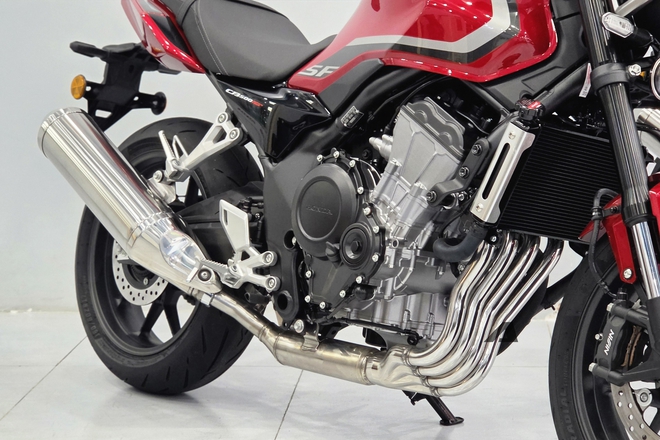 Hàng hiếm Honda CB500 Super Four về Việt Nam: 'Cháy' hàng trước khi mở bán, chạy phố như xe tay ga với công nghệ ly hợp điện tử, giá ngang xe 650 cc chính hãng - Ảnh 17.