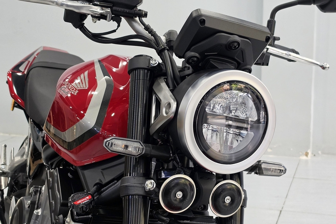 Hàng hiếm Honda CB500 Super Four về Việt Nam: 'Cháy' hàng trước khi mở bán, chạy phố như xe tay ga với công nghệ ly hợp điện tử, giá ngang xe 650 cc chính hãng - Ảnh 11.