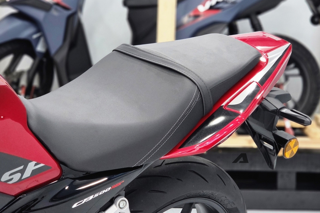 Hàng hiếm Honda CB500 Super Four về Việt Nam: 'Cháy' hàng trước khi mở bán, chạy phố như xe tay ga với công nghệ ly hợp điện tử, giá ngang xe 650 cc chính hãng - Ảnh 15.