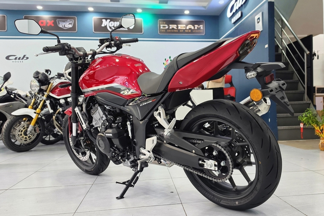 Hàng hiếm Honda CB500 Super Four về Việt Nam: 'Cháy' hàng trước khi mở bán, chạy phố như xe tay ga với công nghệ ly hợp điện tử, giá ngang xe 650 cc chính hãng - Ảnh 10.