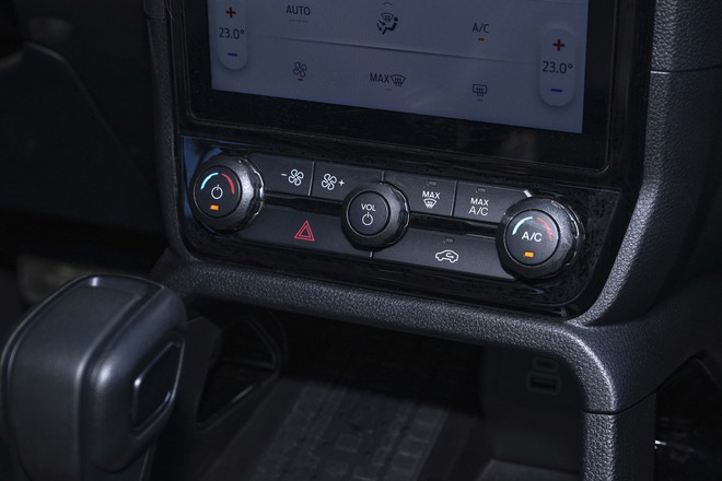 Ford Ranger Wildtrak 2026 bản thấp chốt gi&aacute; 949 triệu: Rẻ hơn bản cũ 30 triệu, d&ugrave;ng m&aacute;y 2.0 tăng &aacute;p đơn - Ảnh 8.