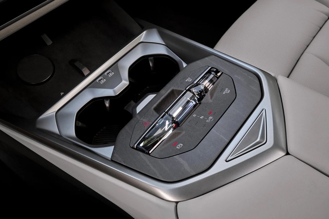 B&aacute;n 'lạc' kiểu BMW: Bắt kh&aacute;ch h&agrave;ng mua ốp đ&aacute; nội thất với gi&aacute; gần 30 triệu đồng để nhận xe sớm - Ảnh 2.