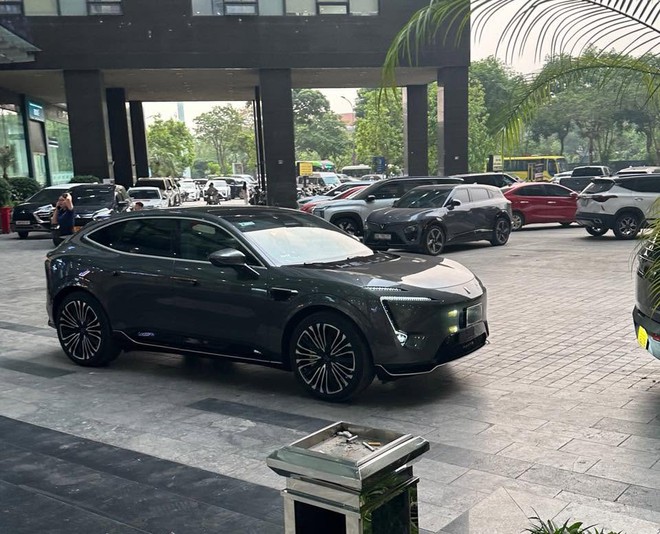 SUV điện Avatr 11 đầu ti&ecirc;n xuất hiện ở H&agrave; Nội: D&agrave;i hơn Palisade, sạc 10 ph&uacute;t đi được 200 km, nội thất 'ngập' m&agrave;n h&igrave;nh - Ảnh 6.