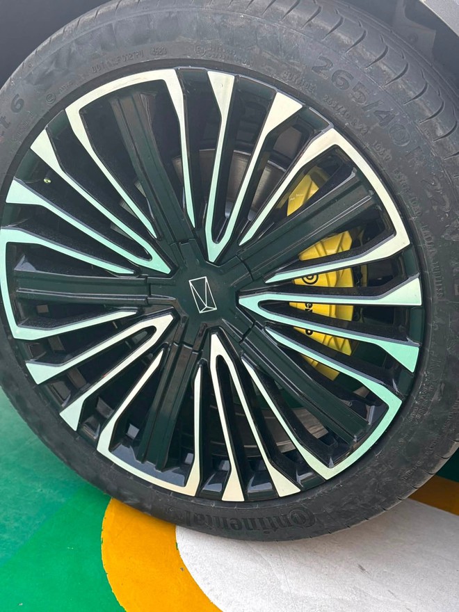 SUV điện Avatr 11 đầu ti&ecirc;n xuất hiện ở H&agrave; Nội: D&agrave;i hơn Palisade, sạc 10 ph&uacute;t đi được 200 km, nội thất 'ngập' m&agrave;n h&igrave;nh - Ảnh 4.