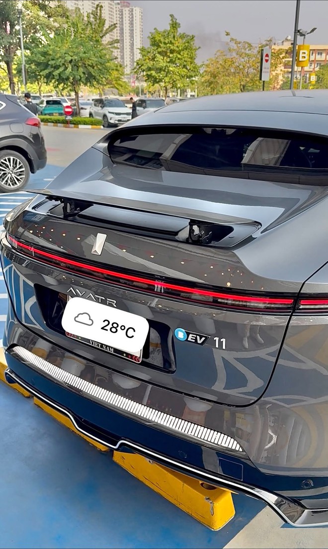 SUV điện Avatr 11 đầu ti&ecirc;n xuất hiện ở H&agrave; Nội: D&agrave;i hơn Palisade, sạc 10 ph&uacute;t đi được 200 km, nội thất 'ngập' m&agrave;n h&igrave;nh - Ảnh 7.