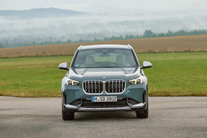 BMW X1 chốt gi&aacute; 1,689 tỷ đồng tại Việt Nam: Một bản, m&aacute;y 2.0L, c&oacute; m&agrave;n cong, ADAS, cạnh tranh Q3 với gi&aacute; rẻ hơn 410 triệu đồng - Ảnh 4.