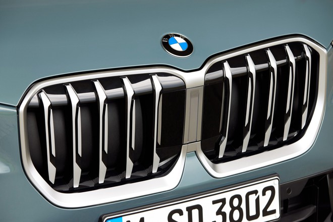 BMW X1 chốt gi&aacute; 1,689 tỷ đồng tại Việt Nam: Một bản, m&aacute;y 2.0L, c&oacute; m&agrave;n cong, ADAS, cạnh tranh Q3 với gi&aacute; rẻ hơn 410 triệu đồng - Ảnh 11.