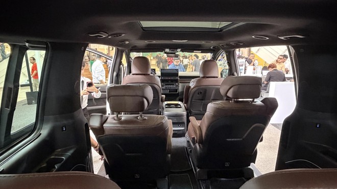 Hyundai Staria Hybrid về tới ĐN&Aacute;: C&oacute; bản tới 11 chỗ, to hơn Carnival, d&ugrave;ng m&aacute;y hybrid 245 m&atilde; lực, ti&ecirc;u thụ 5,6l/100 km - Ảnh 7.
