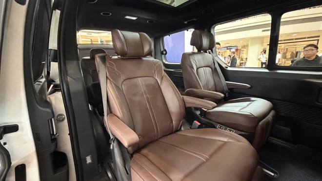 Hyundai Staria Hybrid về tới ĐN&Aacute;: C&oacute; bản tới 11 chỗ, to hơn Carnival, d&ugrave;ng m&aacute;y hybrid 245 m&atilde; lực, ti&ecirc;u thụ 5,6l/100 km - Ảnh 8.