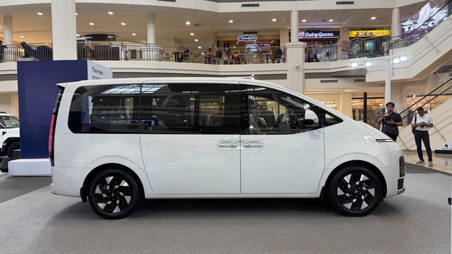 Hyundai Staria Hybrid về tới ĐN&Aacute;: C&oacute; bản tới 11 chỗ, to hơn Carnival, d&ugrave;ng m&aacute;y hybrid 245 m&atilde; lực, ti&ecirc;u thụ 5,6l/100 km - Ảnh 3.