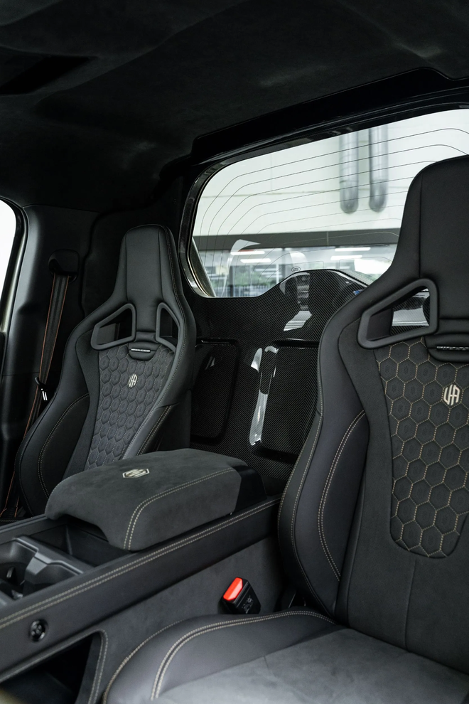Defender biến h&igrave;nh th&agrave;nh xe b&aacute;n tải: Từ 4 cửa th&agrave;nh 2 cửa, carbon khắp mọi nơi, d&acirc;n chơi Việt muốn mua kh&ocirc;ng dễ - Ảnh 6.