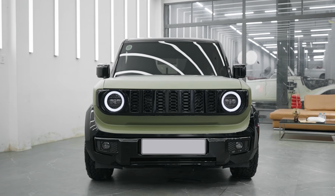VinFast VF 3 của Ngô Kiến Huy độ chiến như Jeep thu nhỏ: Màu quân đội, lốp béo, ghế thể thao, thêm màn hình kép long lanh - Ảnh 2.