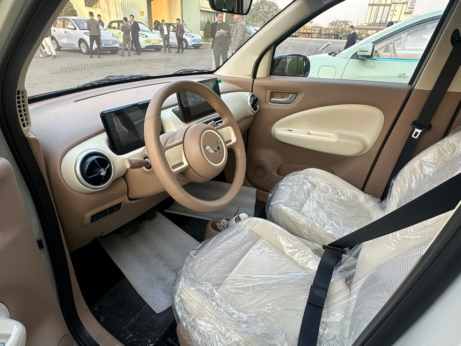 Xe điện mini Wuling Macaron chốt gi&aacute; từ 269 triệu tại Việt Nam: 2 phi&ecirc;n bản, đi xa nhất 300 km/sạc, c&oacute; trang bị độc nhất ph&acirc;n kh&uacute;c được nhiều gia đ&igrave;nh quan t&acirc;m - Ảnh 2.