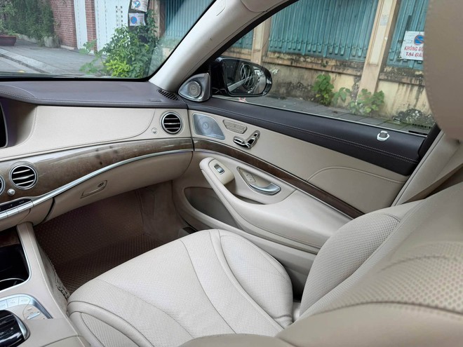 Cầm hơn 1 tỷ có thể mua chiếc 'Maybach' này thay vì Toyota Camry đời mới: Dùng máy V6 3.0L, thiết kế sang chảnh - Ảnh 10.