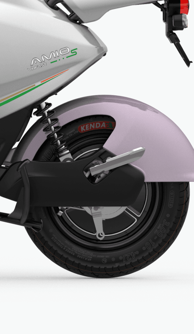 Xe m&aacute;y điện VinFast Amio S2 ra mắt: Gi&aacute; chưa đến 1/2 Feliz II, sạc đầy đi 65 km, kh&ocirc;ng đổi pin, c&oacute; n&acirc;ng cấp nhỏ nhưng đ&aacute;ng gi&aacute; - Ảnh 3.