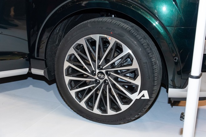 Bộ đôi Hyundai Tucson Hybrid và Palisade Hybrid lần đầu chào khách Việt: Người dân vây kín ngắm xe, giá không dưới 1 tỷ, ra mắt vào tháng 9 này - Ảnh 17.