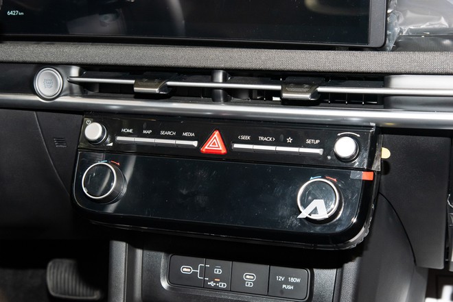 Bộ đôi Hyundai Tucson Hybrid và Palisade Hybrid lần đầu chào khách Việt: Người dân vây kín ngắm xe, giá không dưới 1 tỷ, ra mắt vào tháng 9 này - Ảnh 12.