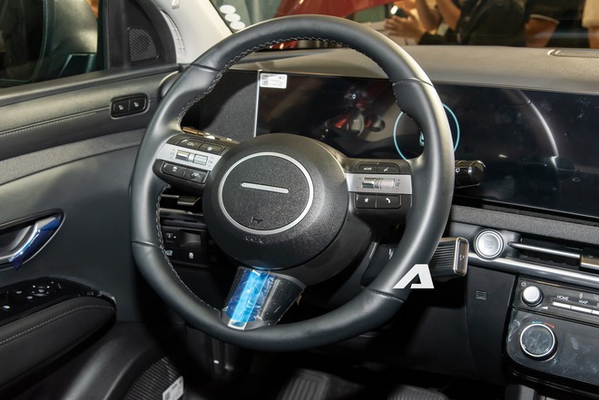 Bộ đôi Hyundai Tucson Hybrid và Palisade Hybrid lần đầu chào khách Việt: Người dân vây kín ngắm xe, giá không dưới 1 tỷ, ra mắt vào tháng 9 này - Ảnh 10.