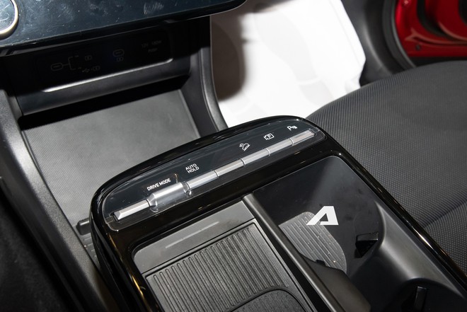 Bộ đôi Hyundai Tucson Hybrid và Palisade Hybrid lần đầu chào khách Việt: Người dân vây kín ngắm xe, giá không dưới 1 tỷ, ra mắt vào tháng 9 này - Ảnh 11.