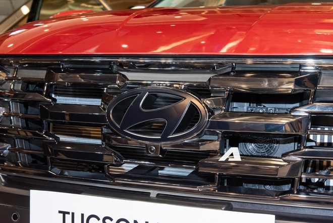 Bộ đôi Hyundai Tucson Hybrid và Palisade Hybrid lần đầu chào khách Việt: Người dân vây kín ngắm xe, giá không dưới 1 tỷ, ra mắt vào tháng 9 này - Ảnh 5.