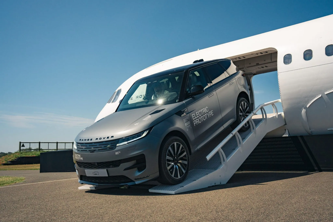 Range Rover Sport EV lộ diện: Nhiều điểm kh&aacute;c để ph&acirc;n biệt, vẫn off-road tốt nhờ c&ocirc;ng nghệ ri&ecirc;ng, ra mắt cuối năm nay - Ảnh 2.
