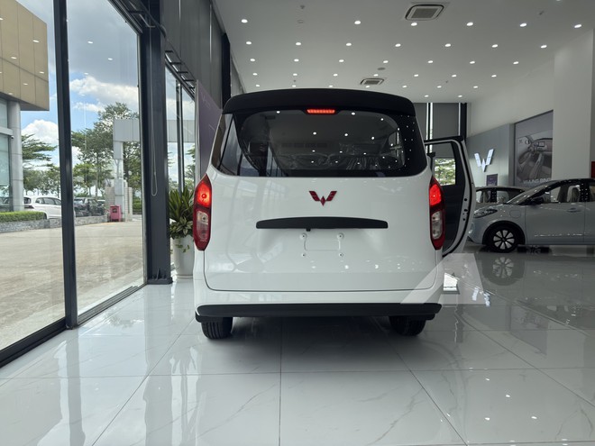 Soi MPV điện Wuling Grango vừa về đại lý: Xe 7 chỗ giá 499 triệu, cỡ mâm độc lạ, sạc 30 phút được 80% pin - Ảnh 3.