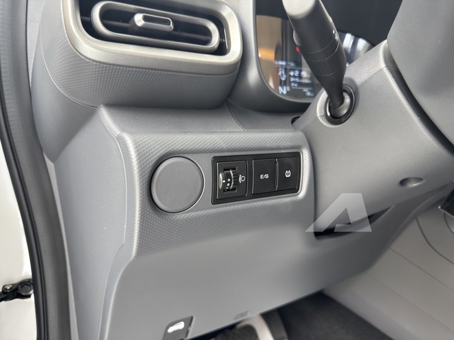 Soi MPV điện Wuling Grango vừa về đại lý: Xe 7 chỗ giá 499 triệu, cỡ mâm độc lạ, sạc 30 phút được 80% pin - Ảnh 19.