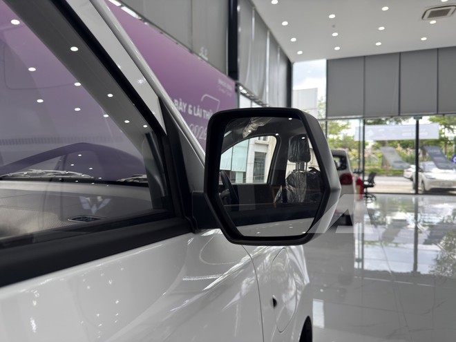 Soi MPV điện Wuling Grango vừa về đại lý: Xe 7 chỗ giá 499 triệu, cỡ mâm độc lạ, sạc 30 phút được 80% pin - Ảnh 17.