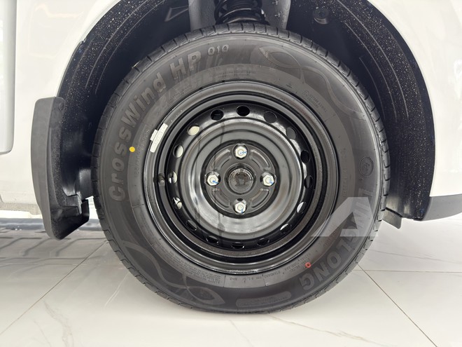 Soi MPV điện Wuling Grango vừa về đại lý: Xe 7 chỗ giá 499 triệu, cỡ mâm độc lạ, sạc 30 phút được 80% pin - Ảnh 15.