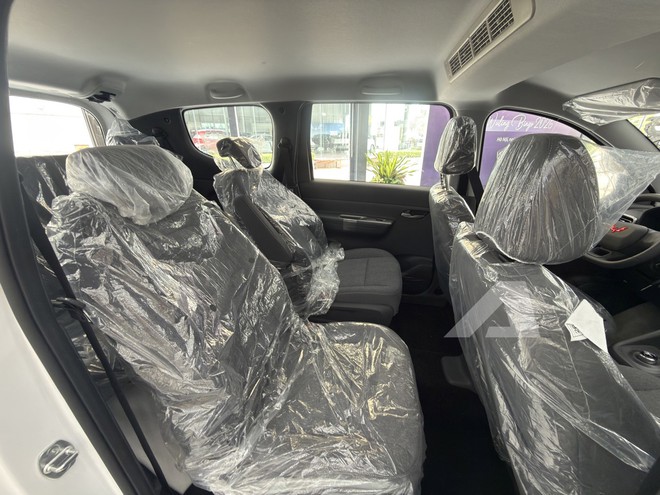 Soi MPV điện Wuling Grango vừa về đại lý: Xe 7 chỗ giá 499 triệu, cỡ mâm độc lạ, sạc 30 phút được 80% pin - Ảnh 7.