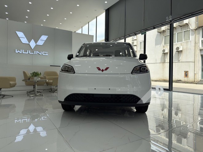 Soi MPV điện Wuling Grango vừa về đại lý: Xe 7 chỗ giá 499 triệu, cỡ mâm độc lạ, sạc 30 phút được 80% pin - Ảnh 2.