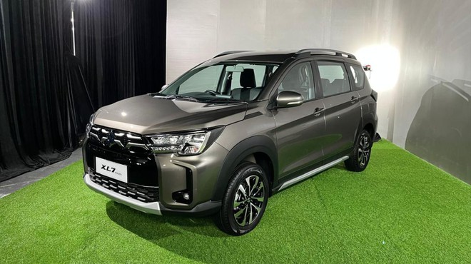 Suzuki XL7 2026 lộ diện ho&agrave;n to&agrave;n: Mặt ca lăng &lsquo;khổng lồ&rsquo;, m&acirc;m mới, dễ sớm ra mắt Việt Nam với &iacute;t nhất 2 bản, cạnh tranh Xpander, Stargazer - Ảnh 5.