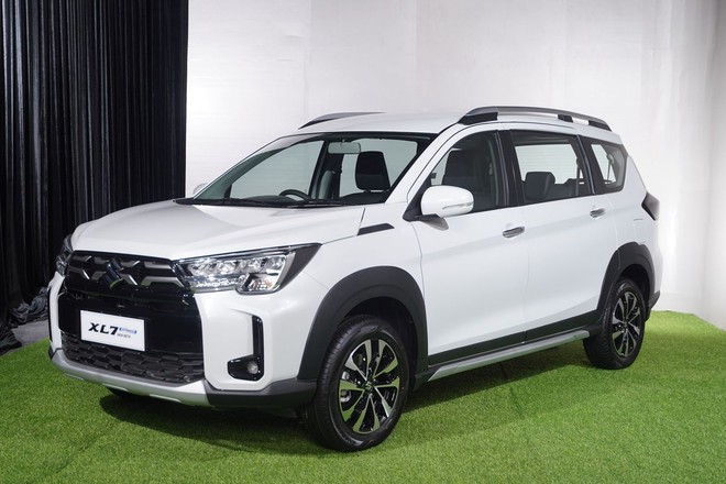 Suzuki XL7 2026 lộ diện ho&agrave;n to&agrave;n: Mặt ca lăng &lsquo;khổng lồ&rsquo;, m&acirc;m mới, dễ sớm ra mắt Việt Nam với &iacute;t nhất 2 bản, cạnh tranh Xpander, Stargazer - Ảnh 6.