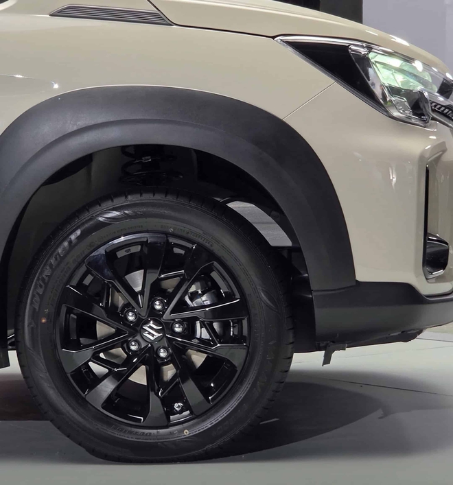Suzuki XL7 2026 lộ diện ho&agrave;n to&agrave;n: Mặt ca lăng &lsquo;khổng lồ&rsquo;, m&acirc;m mới, dễ sớm ra mắt Việt Nam với &iacute;t nhất 2 bản, cạnh tranh Xpander, Stargazer - Ảnh 10.