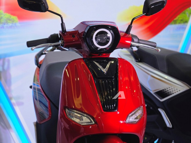 VinFast ra mắt bộ đôi Kinet và Kyo: Cốp rộng hơn SH Mode, Smart Key, chạy tới 160km/sạc, có thể đổi pin - Ảnh 11.