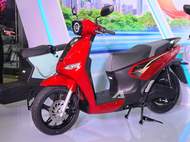 VinFast ra mắt bộ đôi Kinet và Kyo: Cốp rộng hơn SH Mode, Smart Key, chạy tới 160km/sạc, có thể đổi pin - Ảnh 9.